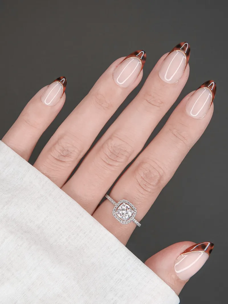 Roxy Nails Paris After the rain press-on nails with tortoiseshell french and gold line