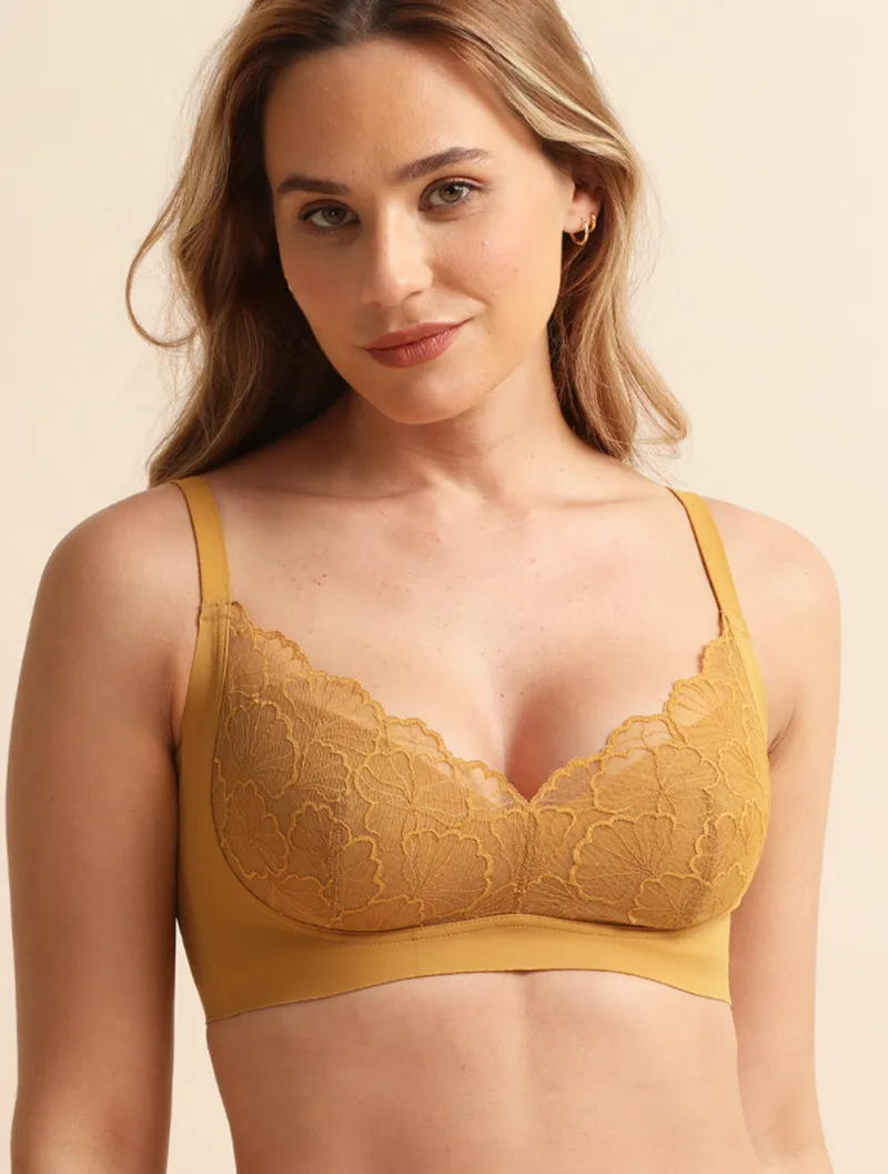 Comfelie Adaptiv-X Seamless Sleep Lace Bra in closeup view