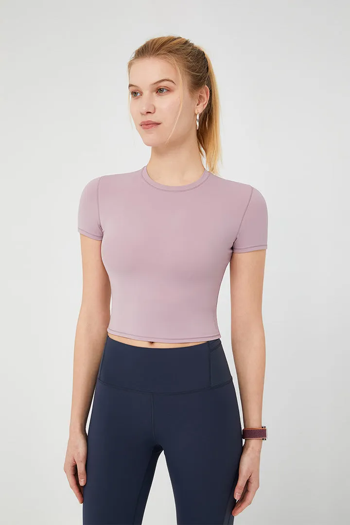 SALTUM Crop Finesse Short Sleeve in seamless moisture-wicking fabric