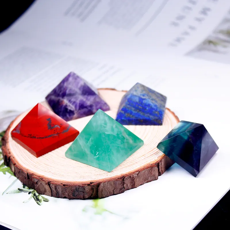 Turix small crystal pyramid in polished natural gemstone, 28 to 32mm