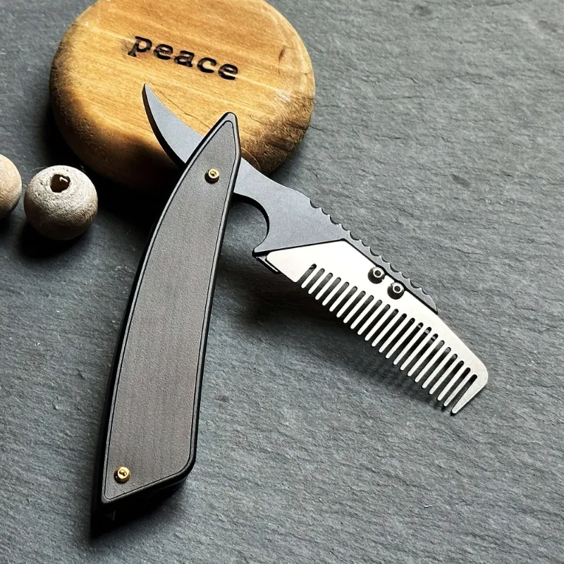 The Stinger Tools Comb: Stinger Vintage Straight Razor Style Comb, closed aluminum comb in hand