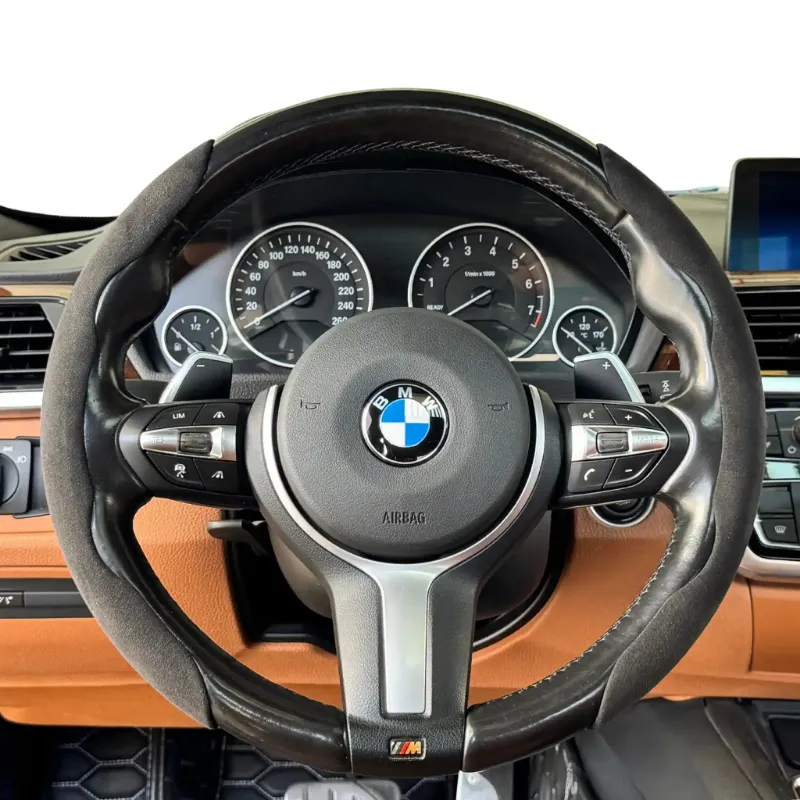 Luxus Car Mats Alcantara Minimalist Steering Wheel Cover, Corsa Grip, Nero black color close-up