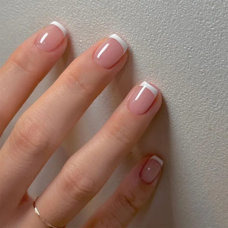 EYESFAV Classic French Nails press-on kit with classic French tip design