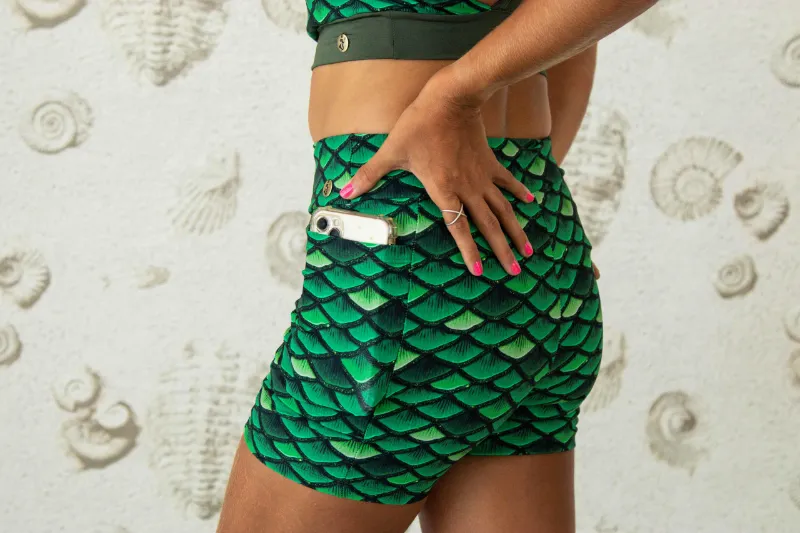 Sereia Guardiã Shorts High Waist exclusive scales with pockets, high-waist compression shorts with a scale print