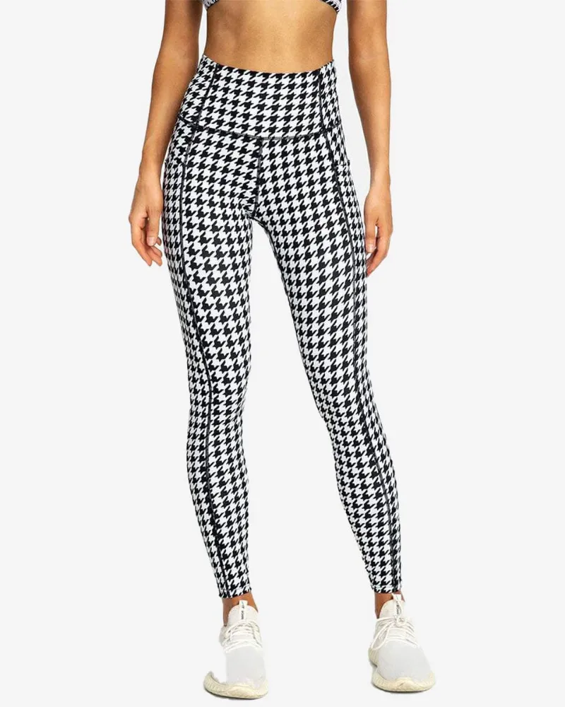 QUEENIEKE Invisible Pockets Soft Leggings 201504 in solid color, front view