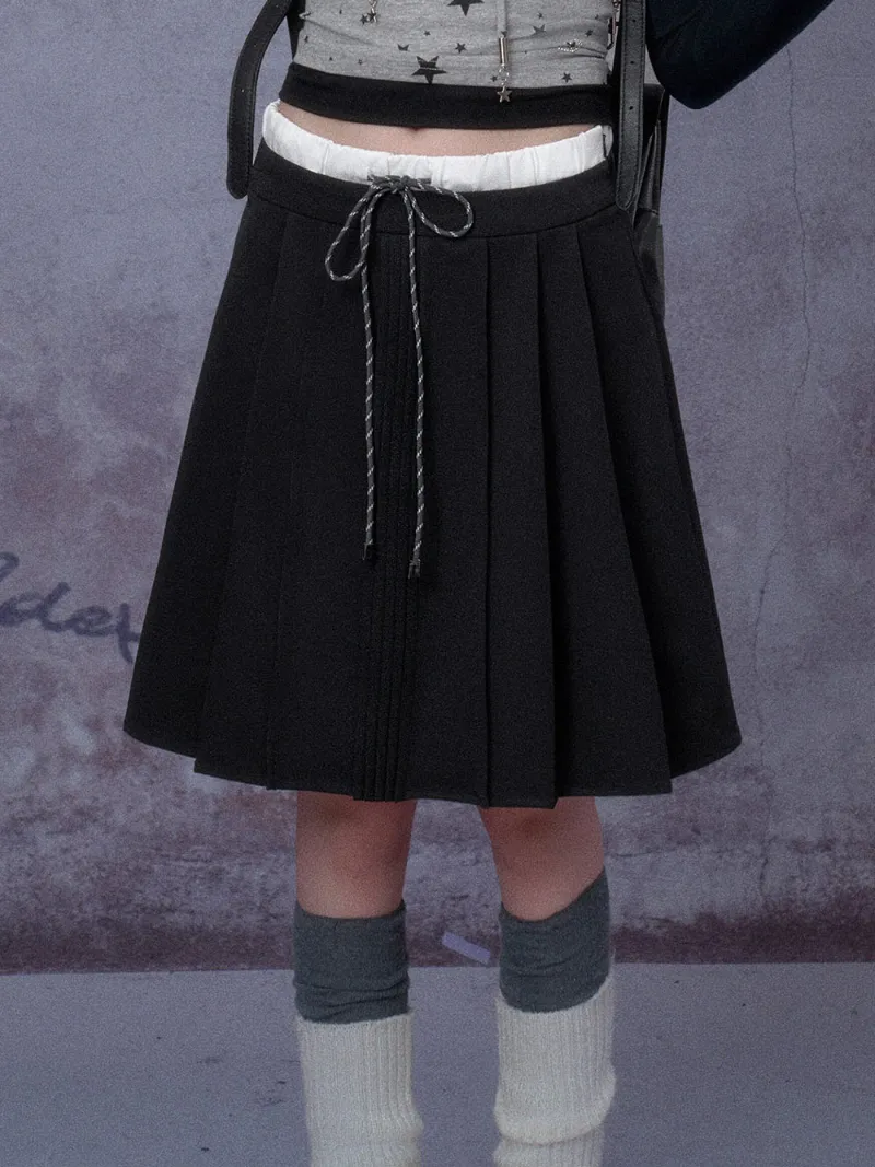 Juwas Black Contrast Waist Pleated Midi Skirt showing waist and pleats.