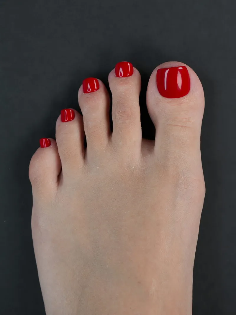 Roxy Nails Paris Cannes toe nails in deep luminous red with glossy finish