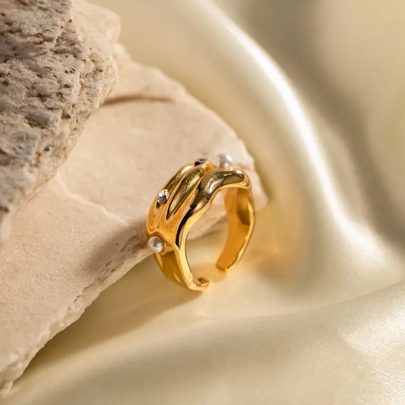 FabuLove Crystaline Ring with crystal stone setting