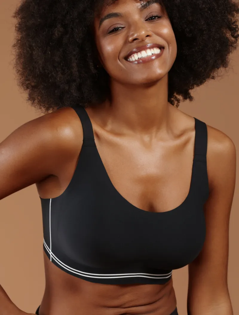 Comfelie Aero Poise Light Support Sports Bra in athletic design