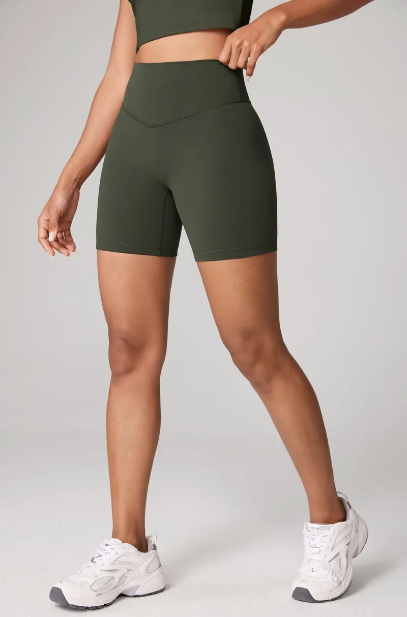Essenther Global Hugcurve No Front Seam Biker Shorts 6 inch in solid color