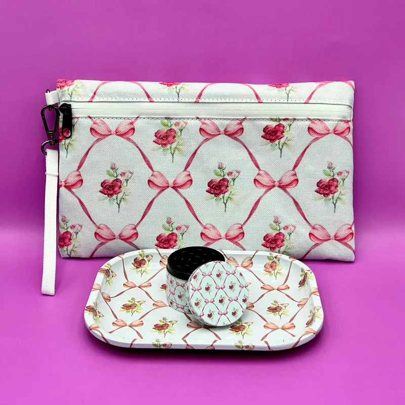 High Dreams Bows & Roses 3-in-1 Set with smell proof bag, rolling tray and grinder in girly grandmillennial design