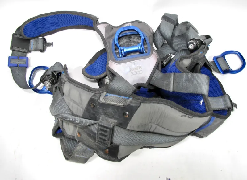 ZeereeZ 3M DBI-SALA ExoFit X300 Size XL Full Body Safety Harness on display
