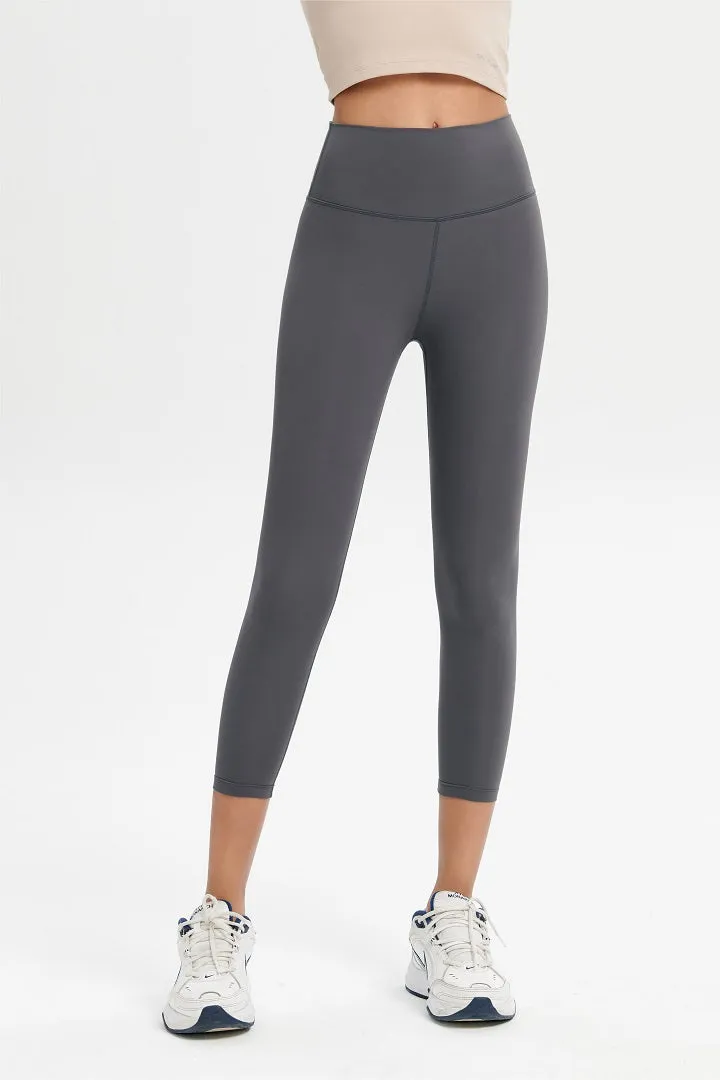 SALTUM Basic High-Waisted Capri leggings in ankle-length squat-proof design