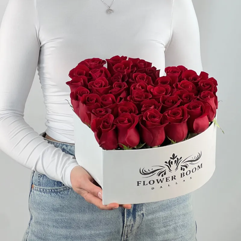 Flower Boom Dallas Dallas' Heart Petals red roses arranged in heart shaped box