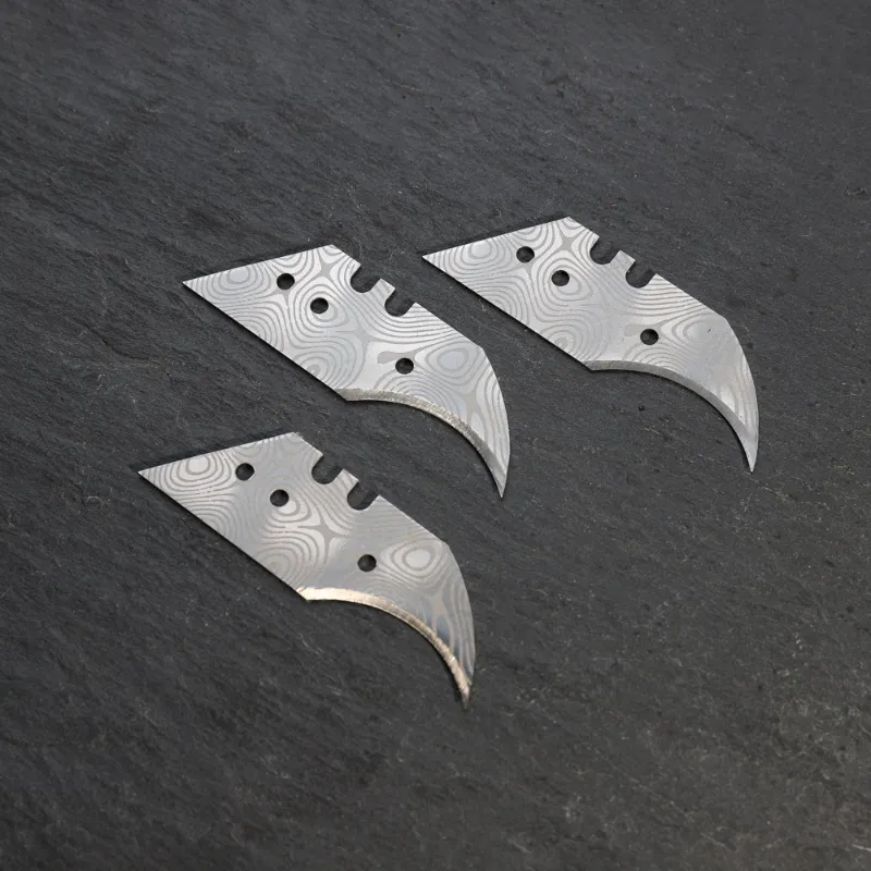 The Stinger Tools laser engraved utility razor blades with damascus pattern, three silver hook blades