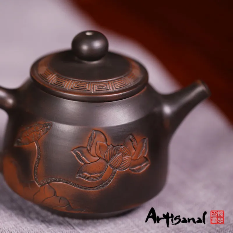 Wild Tea Qi Tao Gave Birth to the One Jian Shui Pottery Teapot in purple clay
