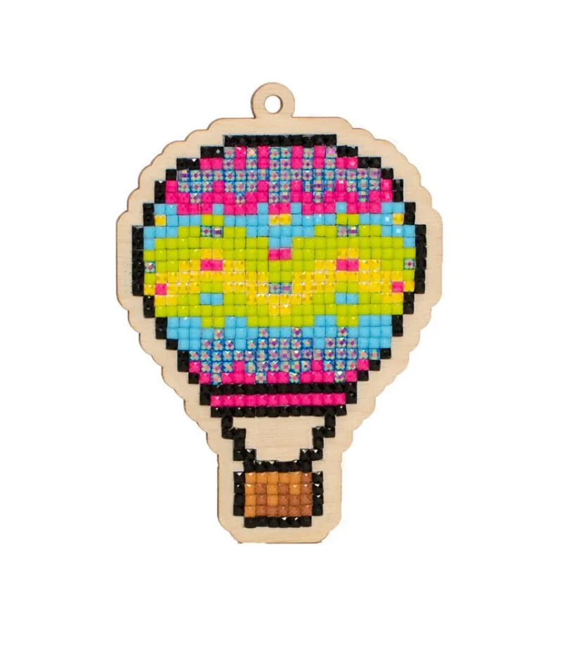 Varvikas 5D Diamond Painting Pendant Air Balloon on wooden base with sparkle