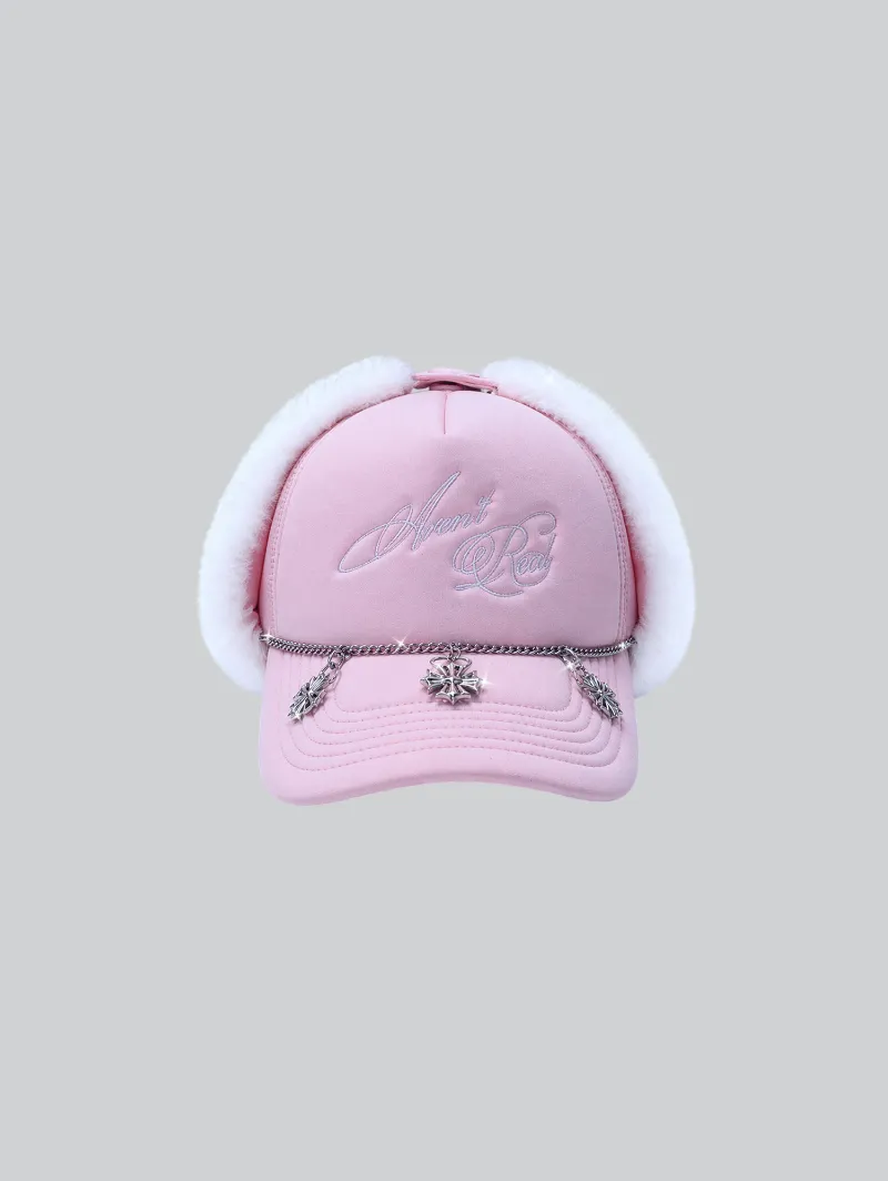 ARNTREAL Casquette Chapka Pink trucker cap with white faux fur and chain detail