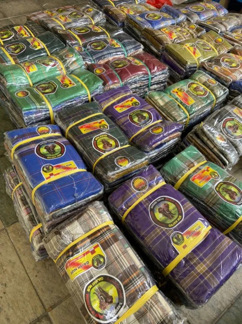 ZAAHARA Pakej Wakaf displayed, showing folded kain pelikat and kain batik