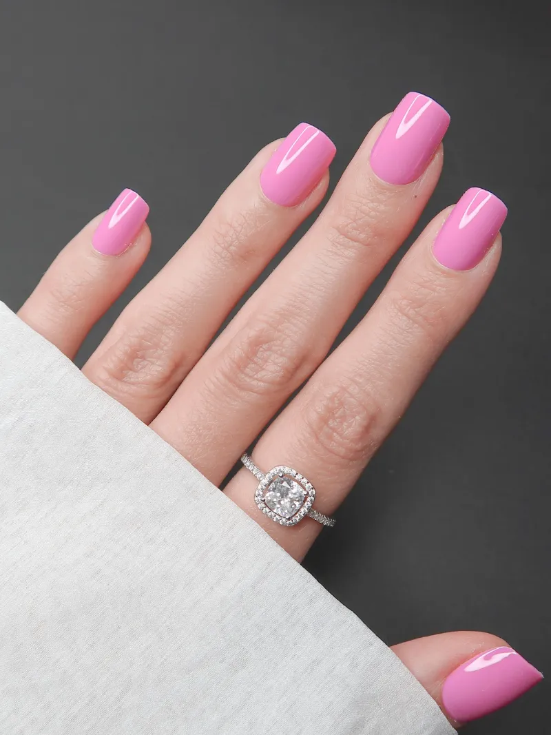 Roxy Nails Paris Incarnat press-on nails in vibrant rose-violet pink with glossy finish