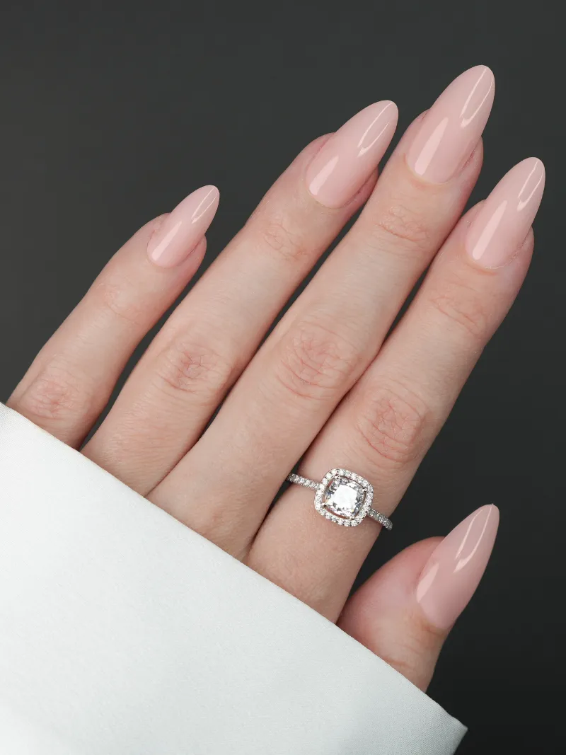 Roxy Nails Paris Original nude press on nails in natural beige-pink with gel shine