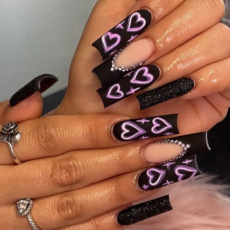 EYESFAV Night Angel Nails product photo showing the dark press-on nail set