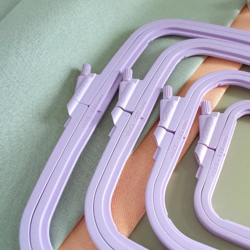 LETISTITCH 300-3 Embroiderer Nurge 220x195 mm purple clip frame for cross stitch
