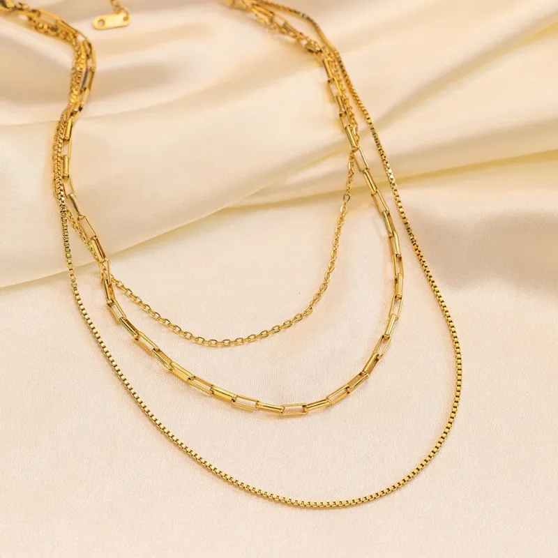 FabuLove ElysianNeck Necklace with neck-framing pendant design