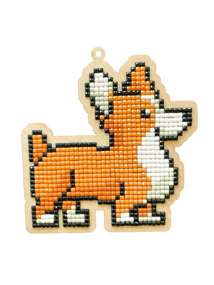 Varvikas Dog Rocky pendant diamond painting kit on wooden base