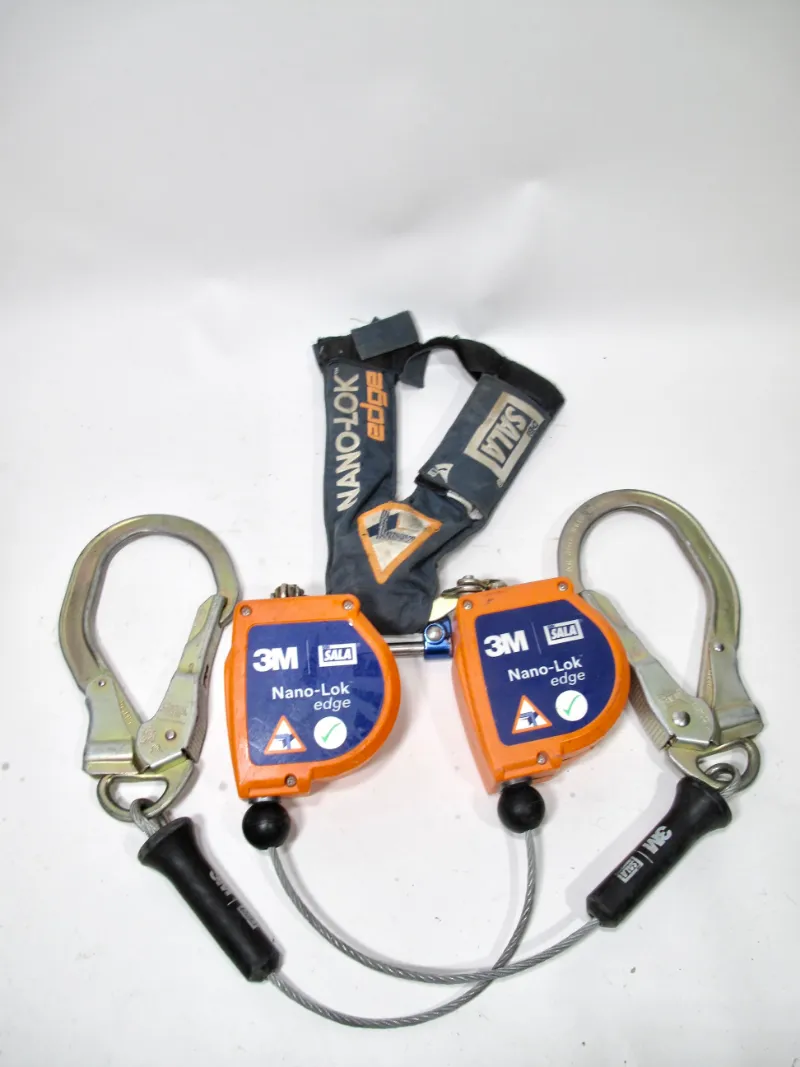 ZeereeZ 3M DBI-SALA Nano-Lok Edge Twin-Leg Self Retracting Lifeline 3500227 on display