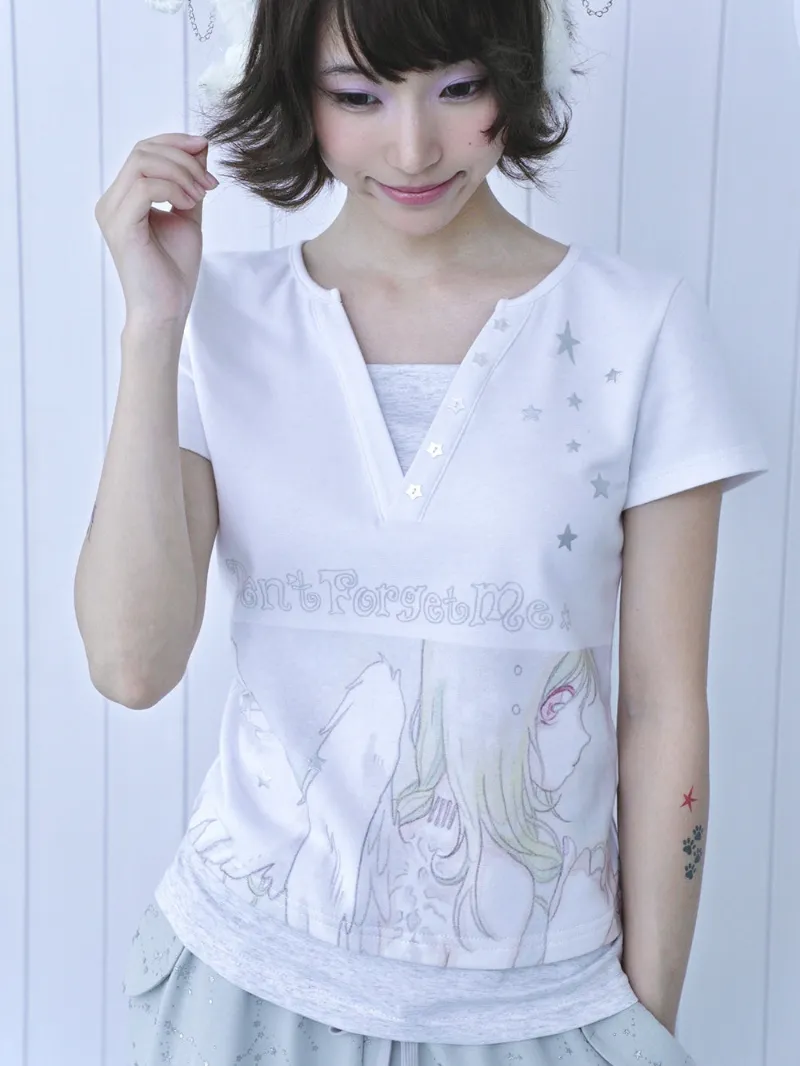 Juwas Angel Sketch Faux-Layered Short Sleeve Tee gray front view on mannequin