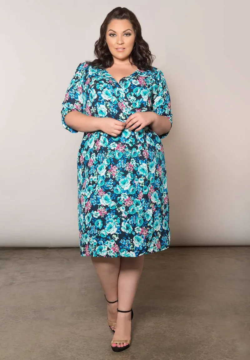 IGIGI Melissa Dress SIZE 14/16 - floral print knee-length dress on a curvy model