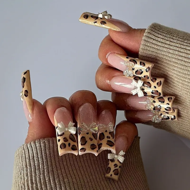 EYESFAV Leopard Luxe Nails product photo showing the leopard print press-on set