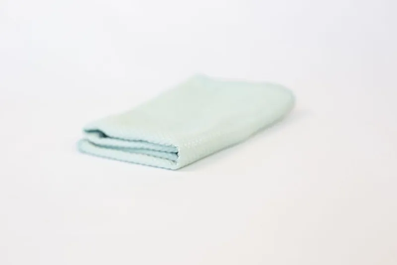 PiperBlue Organic Makeup Exfoliating Makeup Remover Cloths showing soft microfiber cleansing cloth