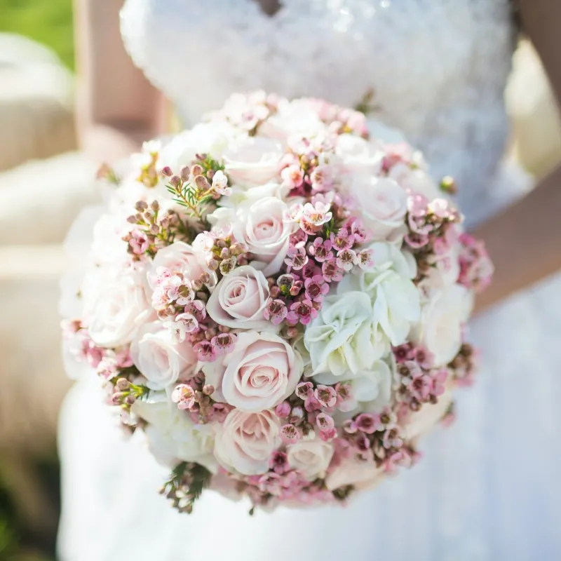Flower Boom Dallas Mood Wedding Bouquet with light pink roses and white hydrangeas