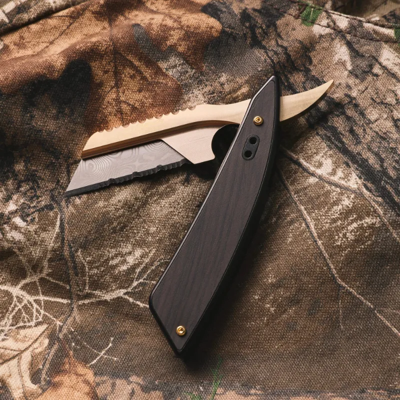 The Stinger Tools Stinger Brass Edition Vintage Straight Razor Style Utility Blade closed and open