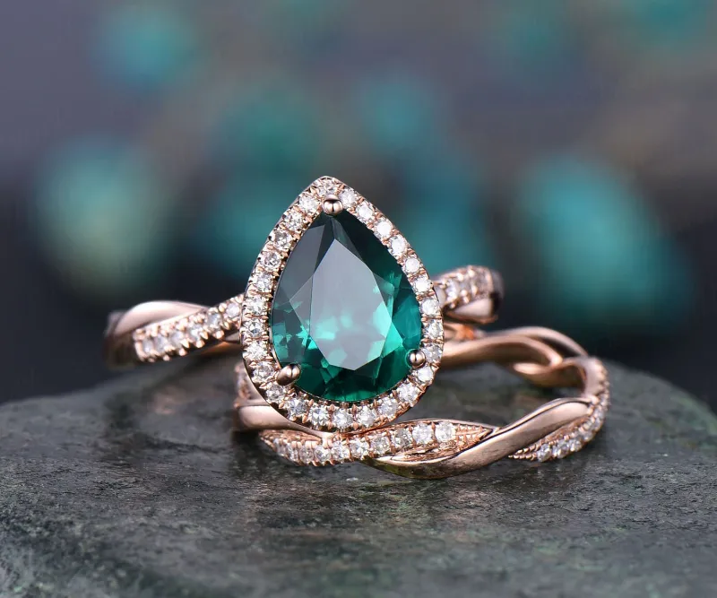 WillWork Jewelry pear-shaped emerald engagement ring in rose gold