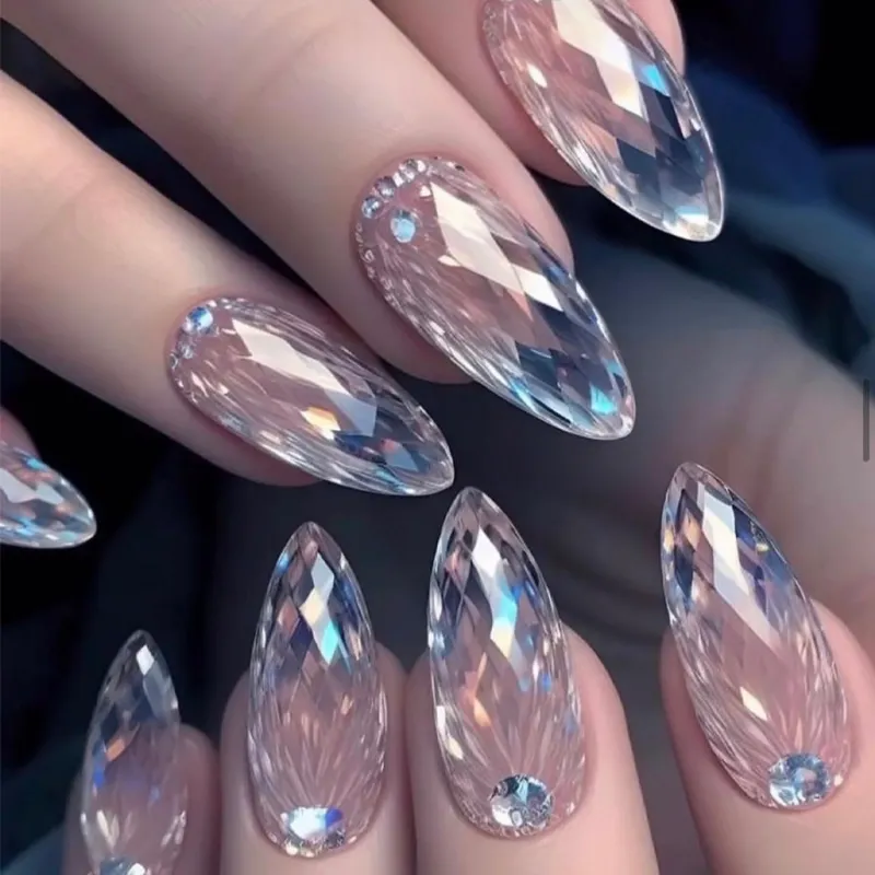 EYESFAV Aquamarine Nails press-on set with 24 nails in aquamarine shades