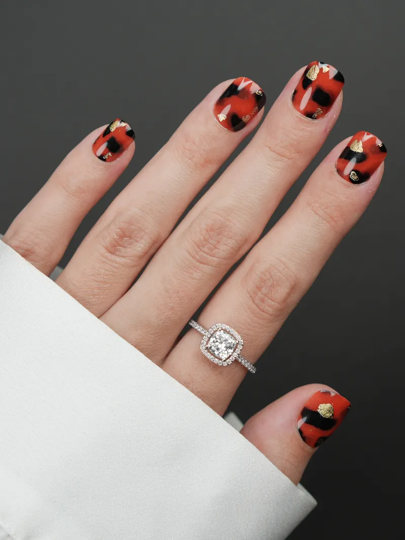 Roxy Nails Paris Legacy press-on nails with tortoiseshell pattern and gold leaf accents