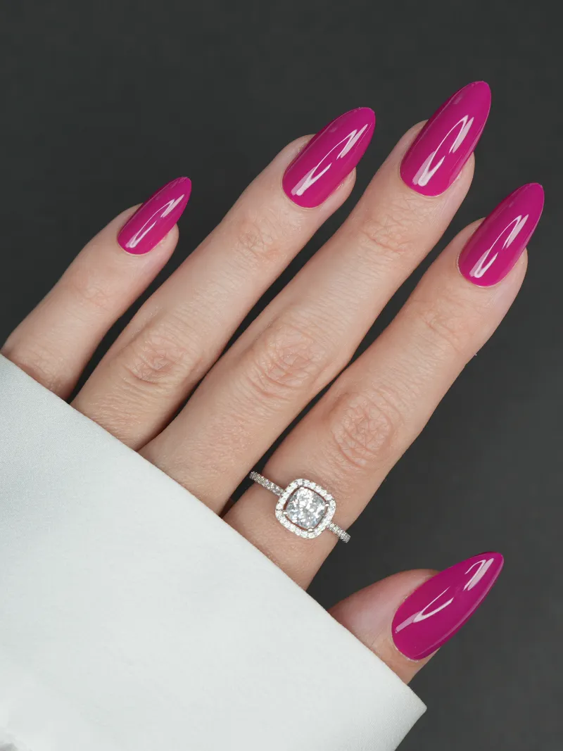Roxy Nails Paris Pourpre impérial press-on nails in deep cherry-purple almond shape